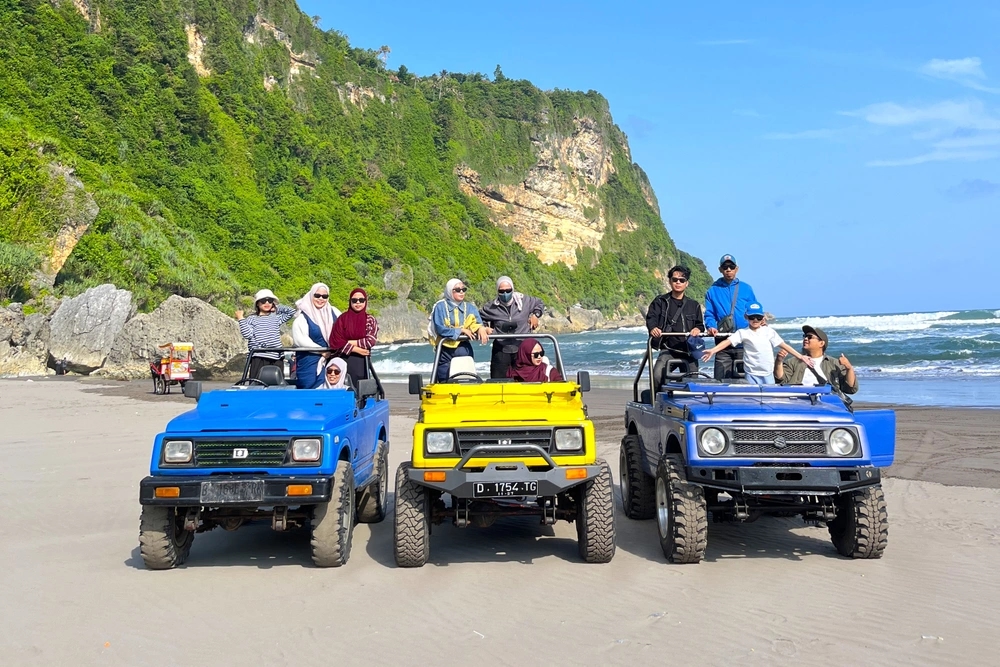 Paket adventure jeep gumuk pasir jogja