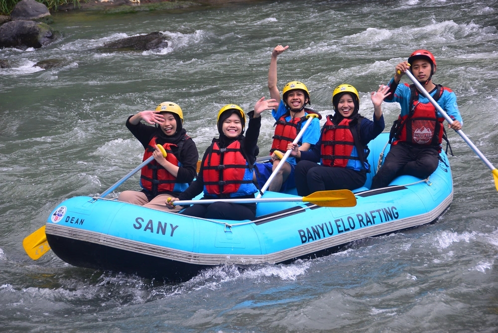 Serunya Rafting Sungai Elo