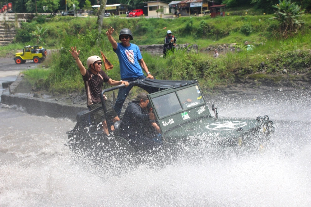Memacu adrenalin di Spot Manuver Air Jeep Lava Tour Merapi
