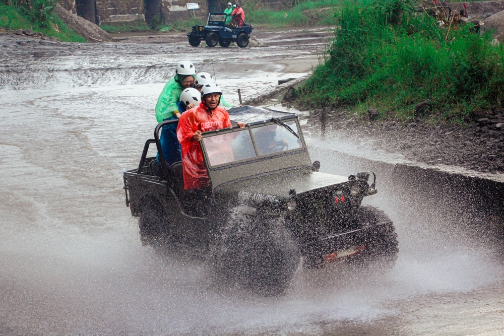 Jeep Offroad air di spot manuver kalikuning merapi