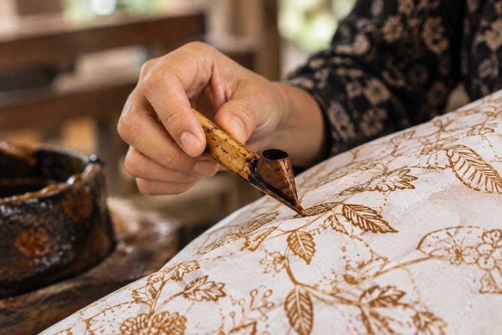 Bukan Sekadar Pakai Batik, Ini Cara Bermakna Memperingati Hari Batik Nasional di Kampung Batik Giriloyo