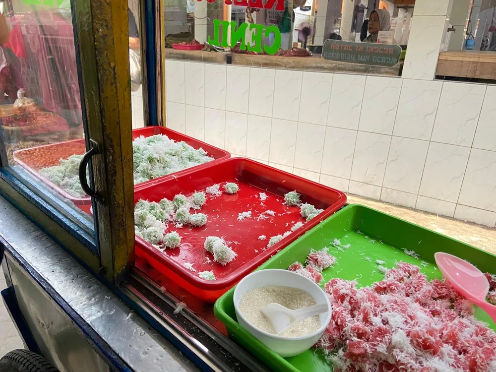 Makanan Cenil dan Klepon