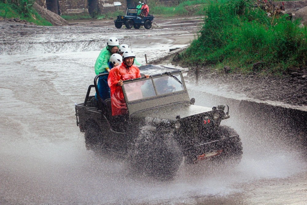 Jeep Offroad air di spot manuver kalikuning merapi